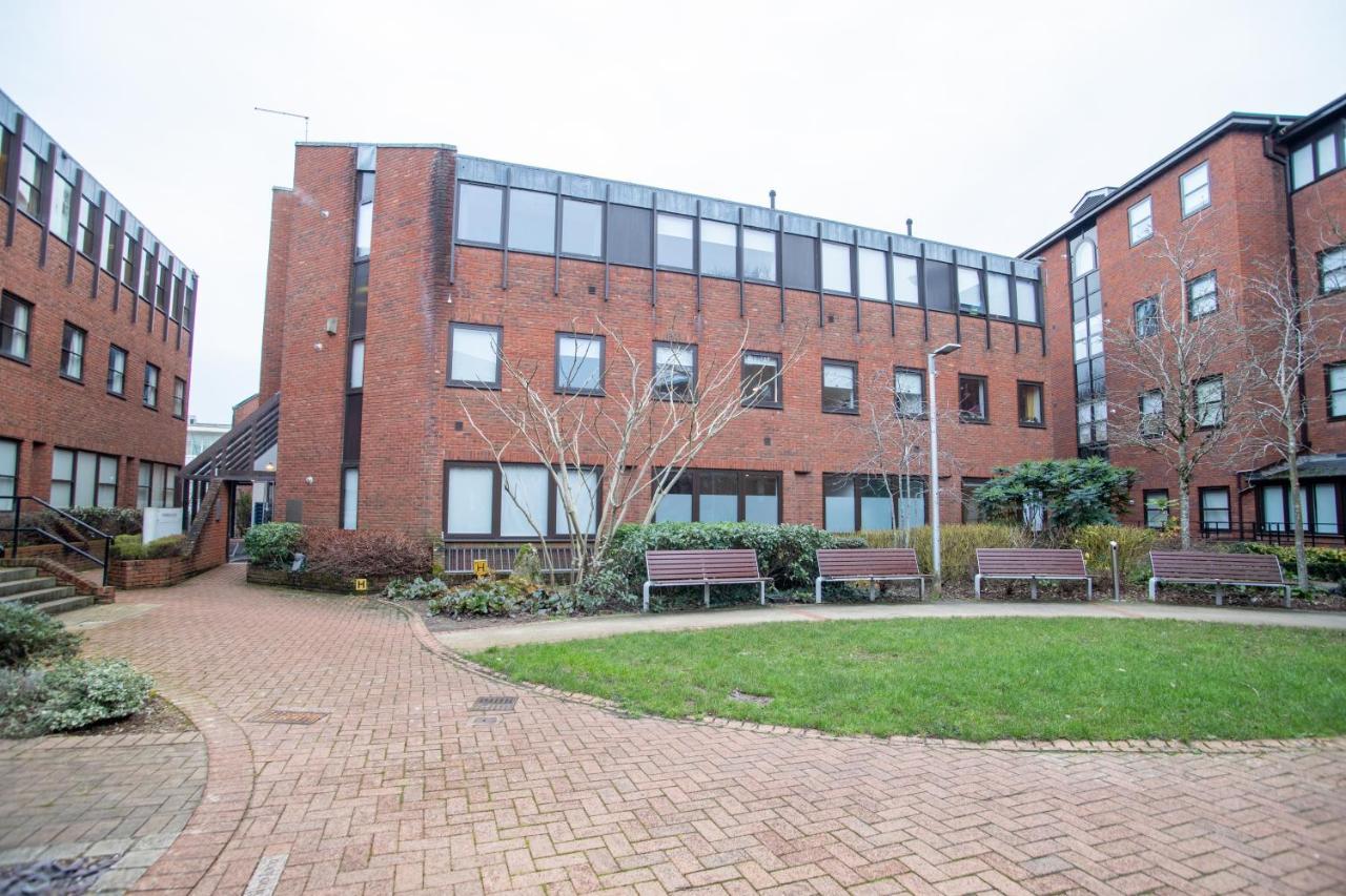 Pembroke House Apartments Exeter For Families Business Relocation Free Parking Esterno foto