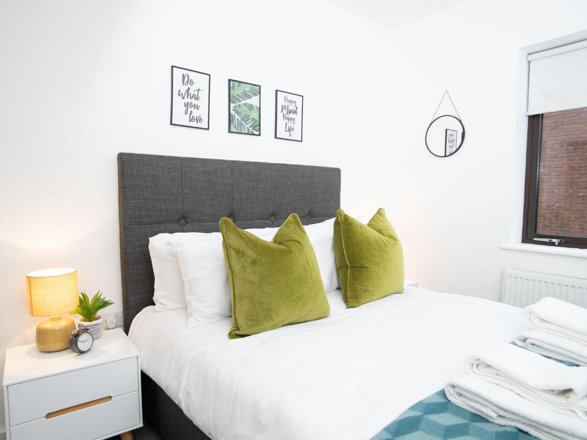 Pembroke House Apartments Exeter For Families Business Relocation Free Parking Esterno foto