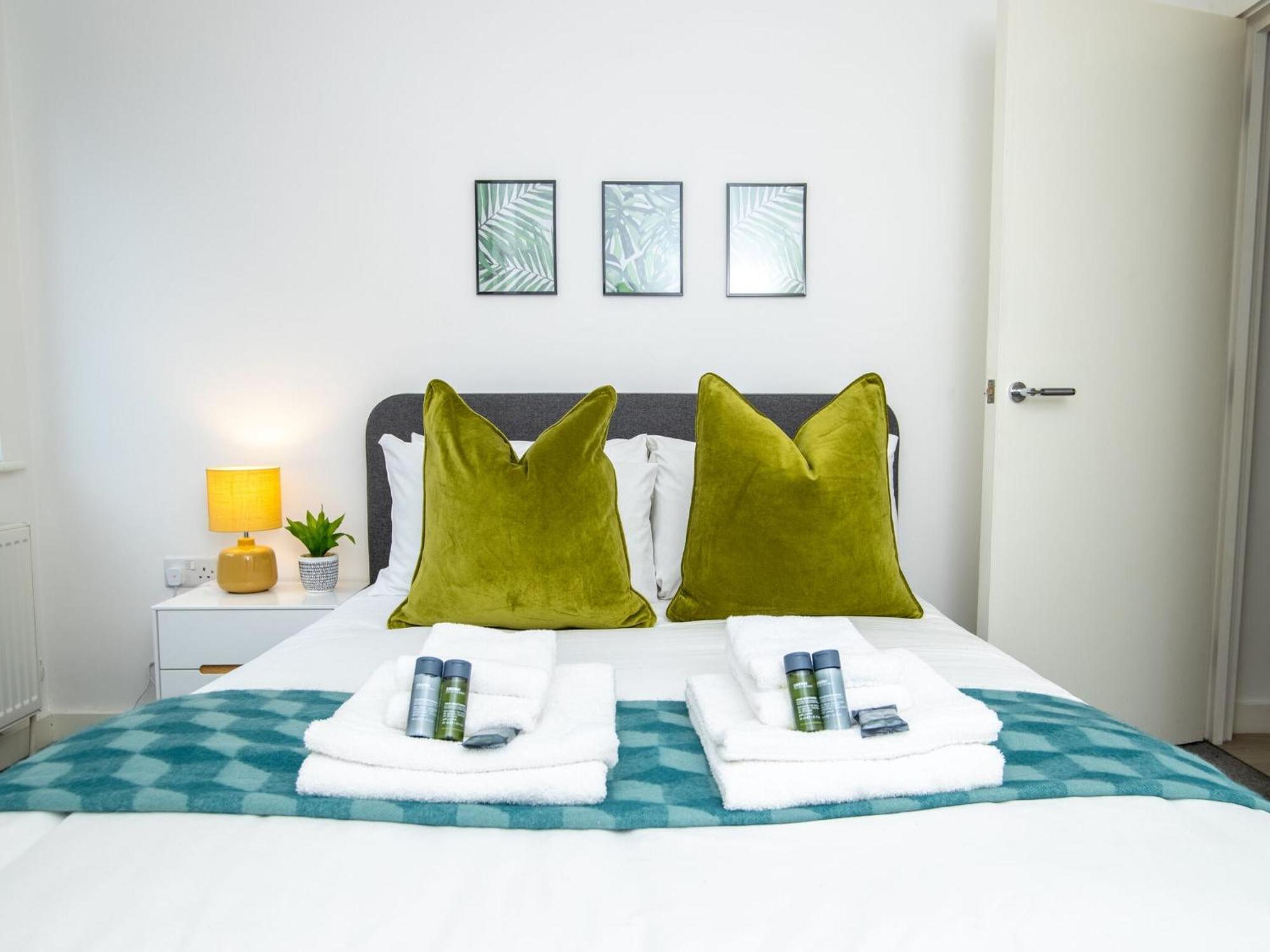 Pembroke House Apartments Exeter For Families Business Relocation Free Parking Esterno foto