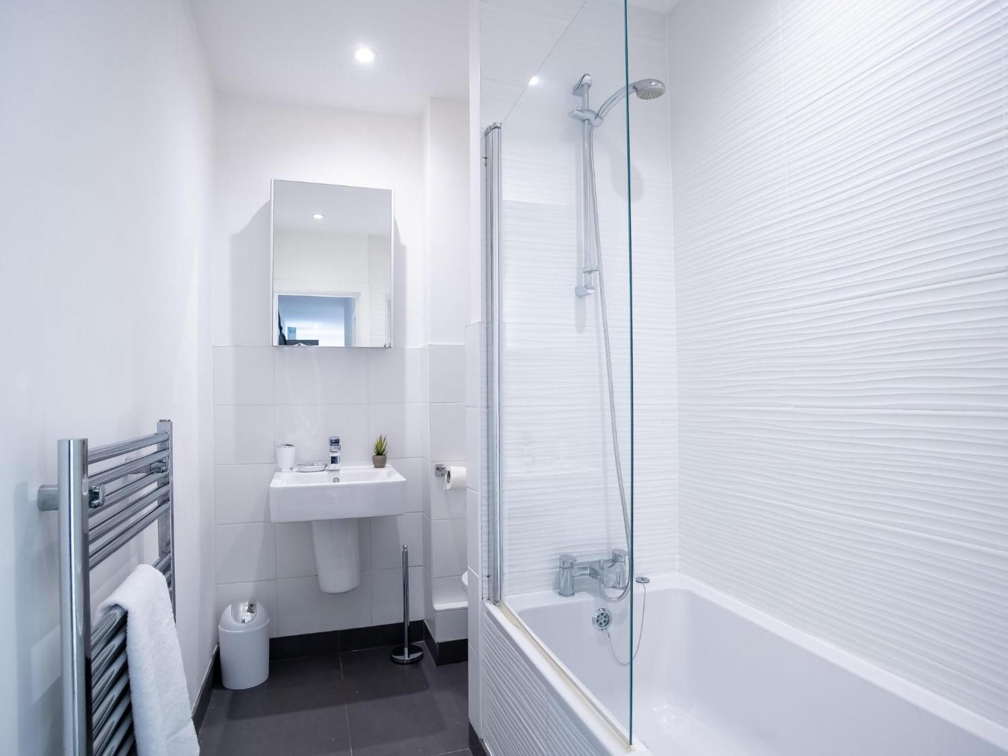Pembroke House Apartments Exeter For Families Business Relocation Free Parking Esterno foto