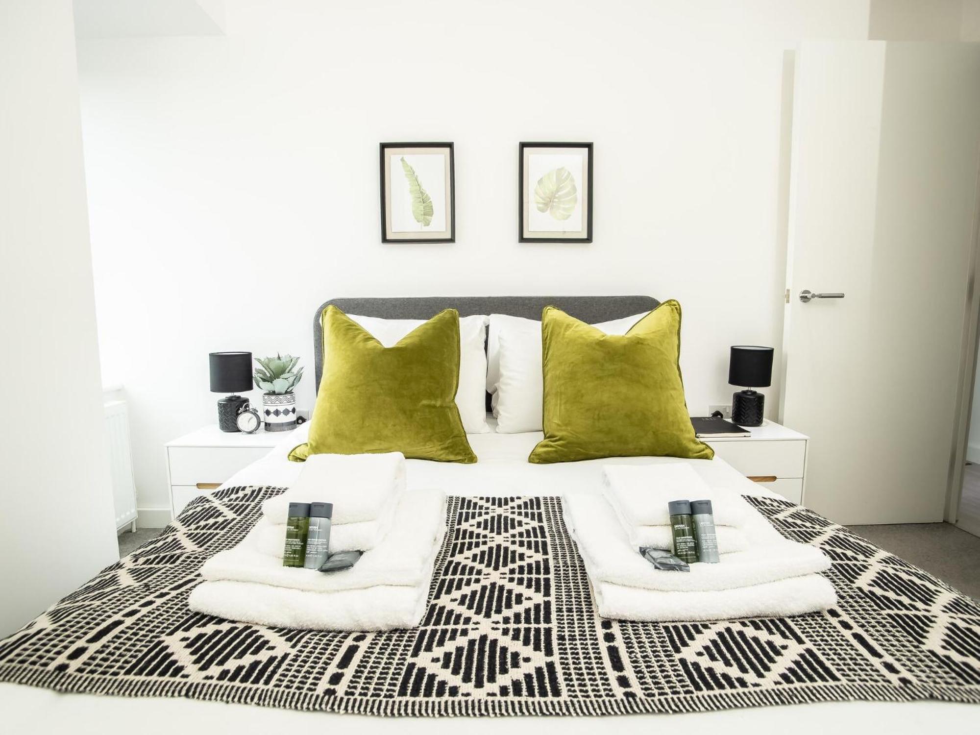 Pembroke House Apartments Exeter For Families Business Relocation Free Parking Esterno foto