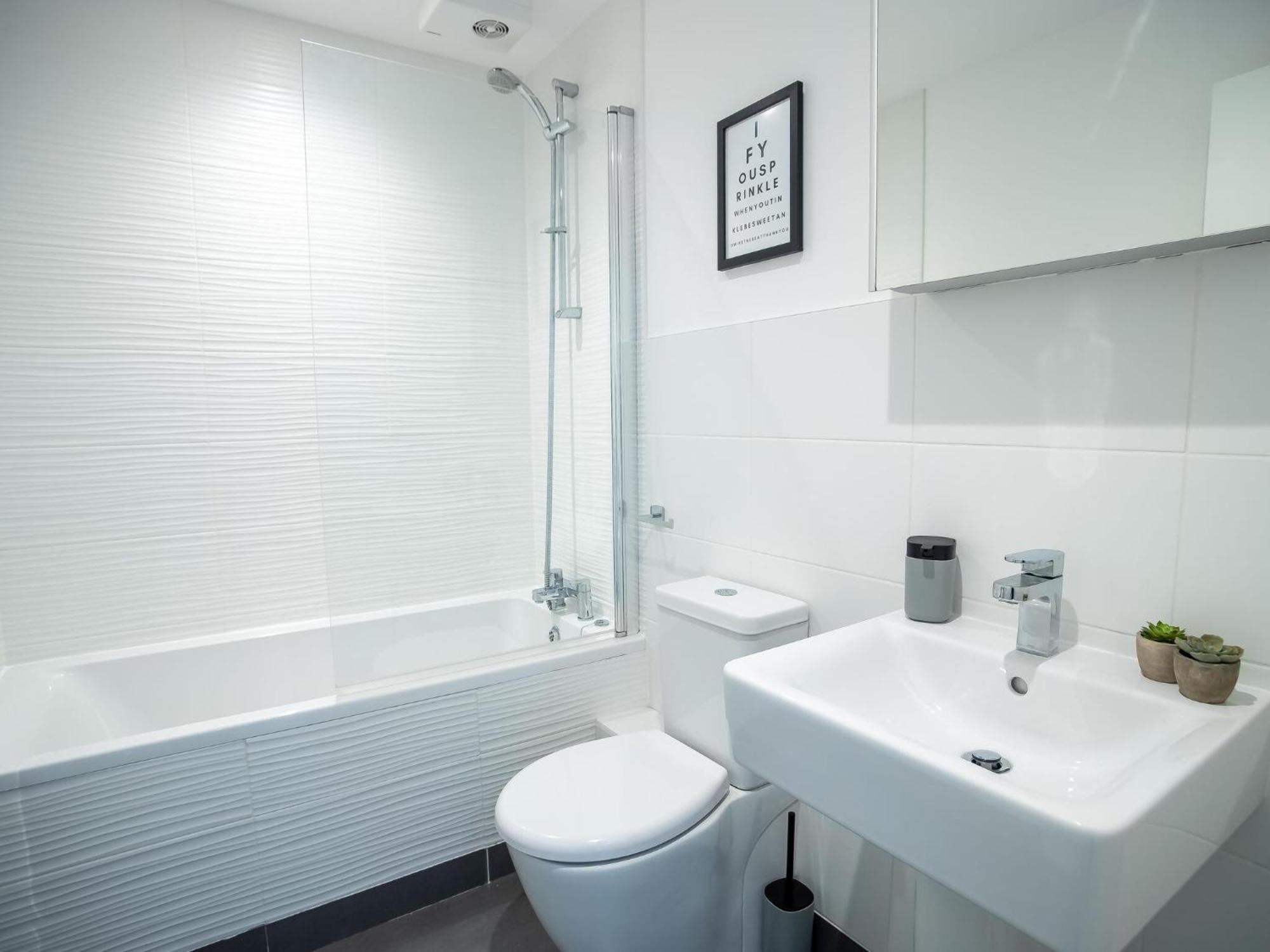 Pembroke House Apartments Exeter For Families Business Relocation Free Parking Esterno foto