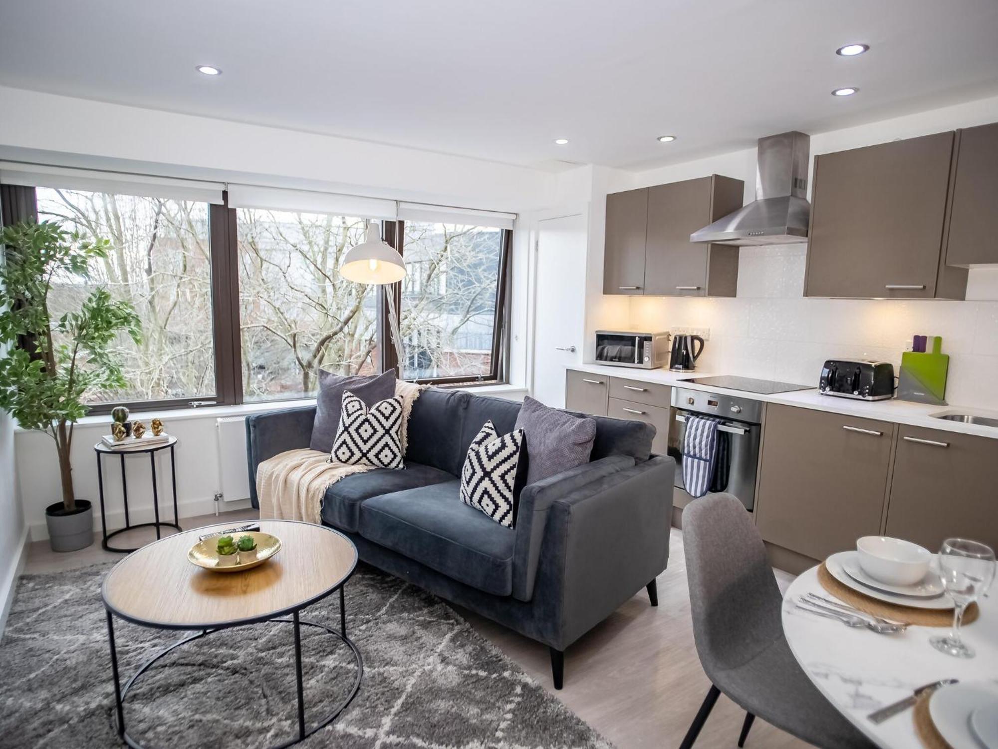 Pembroke House Apartments Exeter For Families Business Relocation Free Parking Esterno foto