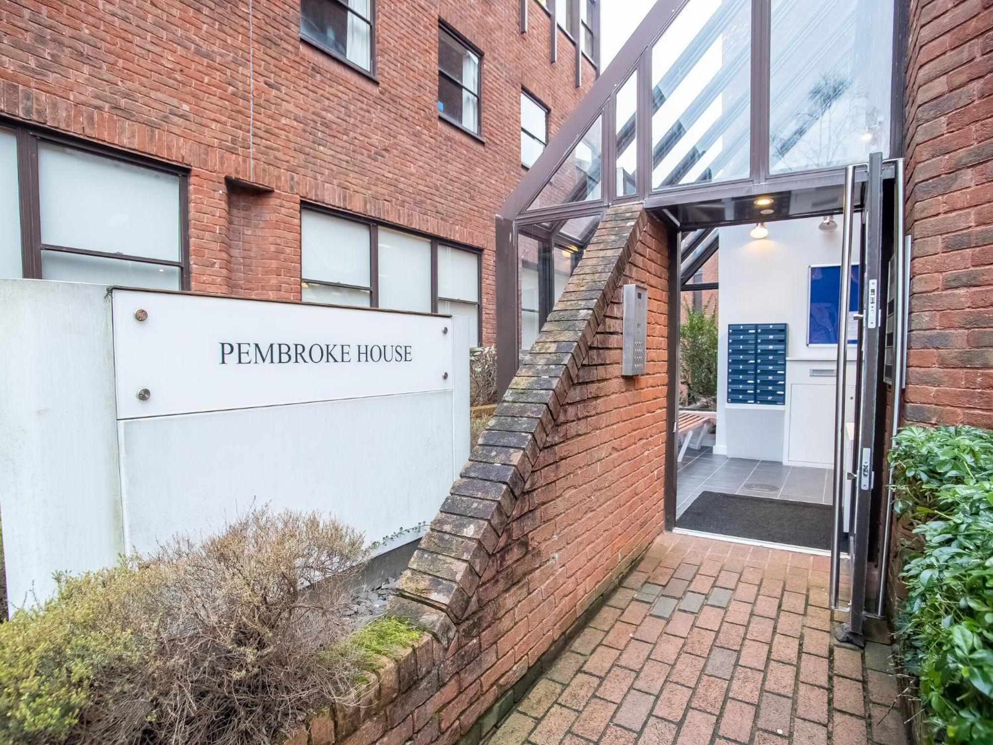 Pembroke House Apartments Exeter For Families Business Relocation Free Parking Esterno foto